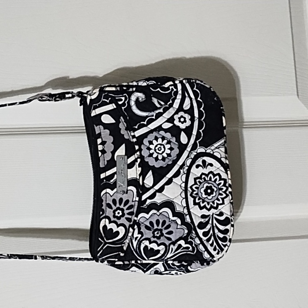 Lovely Vera Bradley adjustable strap bag